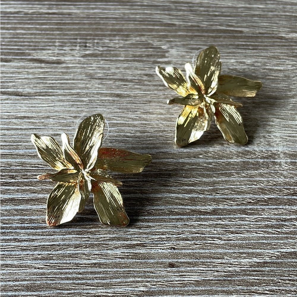 ZaraāflowerāearringsāA66 - Picture 2 of 5